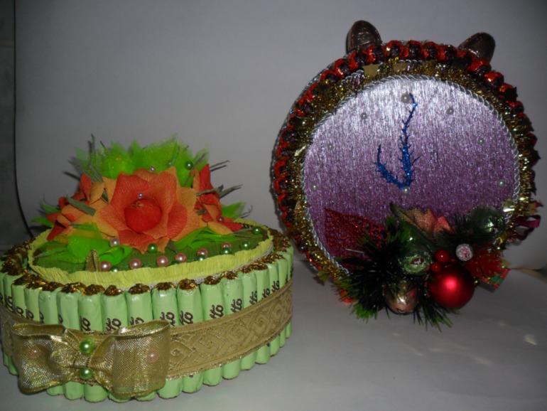 Мой первый тортик и новогодние часики!!!Прошу критики!!!