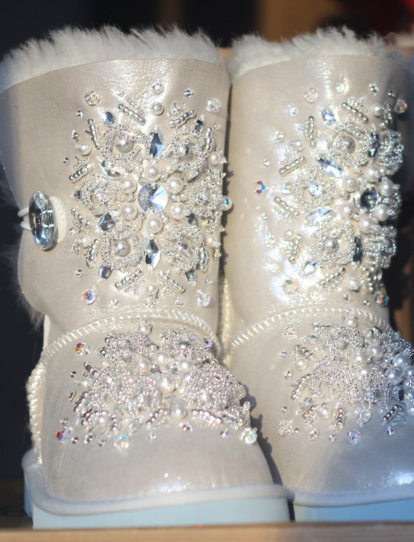 UGG расшиты в ручную,стразы Swarovski,подойдут на 36-37р