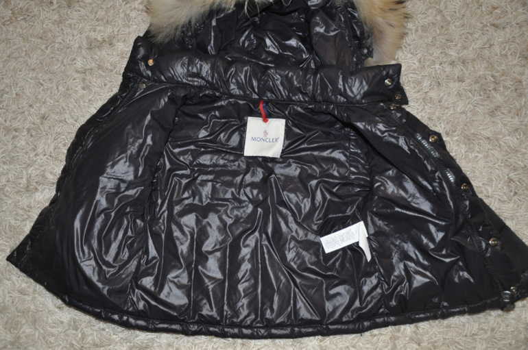 Куртка Moncler размер 5 лет