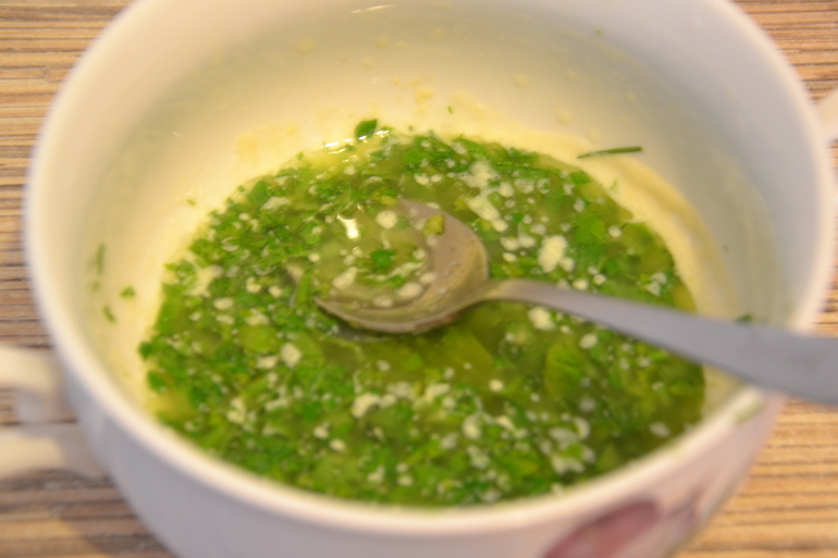 Расстегаи с рыбным бульоном.