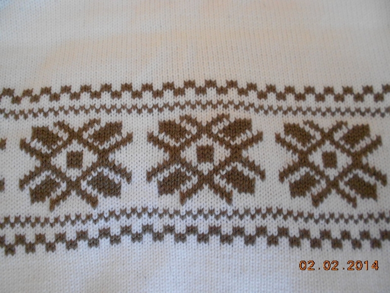 Свитерок. Машинная вязка. Продам.