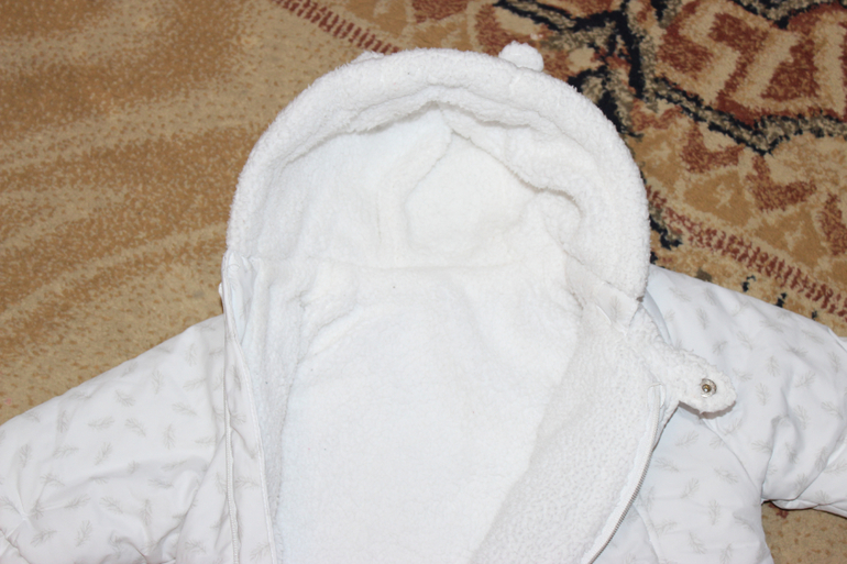 комбинезон-конверт белый Mothercare + шапочка kanz 0-3мес