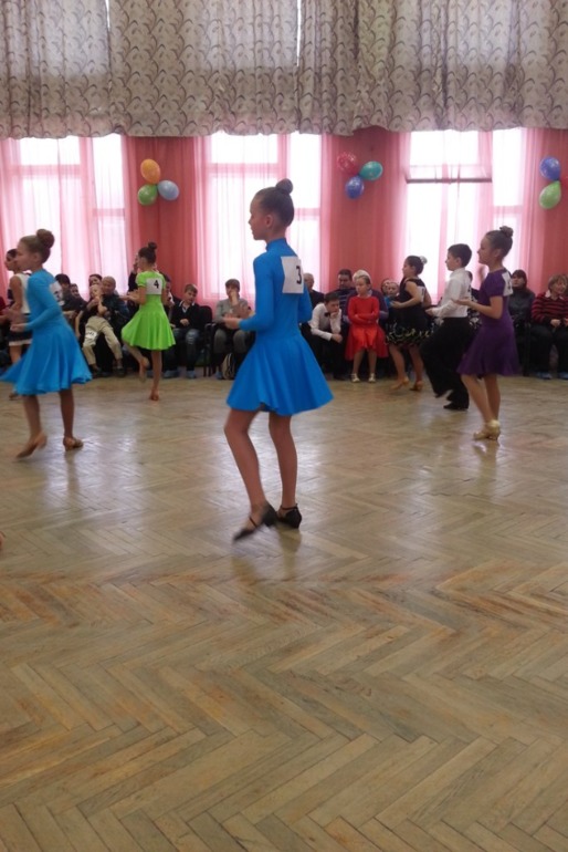 Наша первая медаль в танцевальном конкурсе.