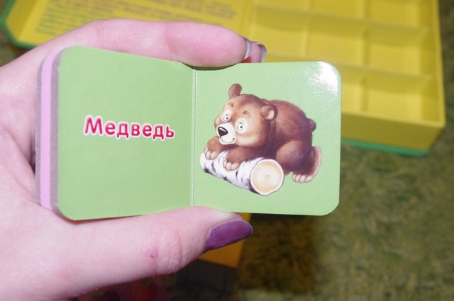 Продам книжки и кукольную мебель