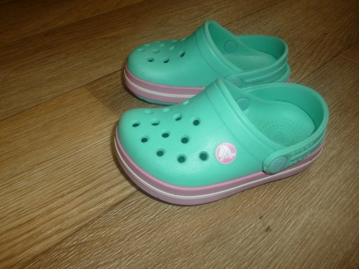 Продам CROCS  размер с 4-5 ЦЕНА 500р.