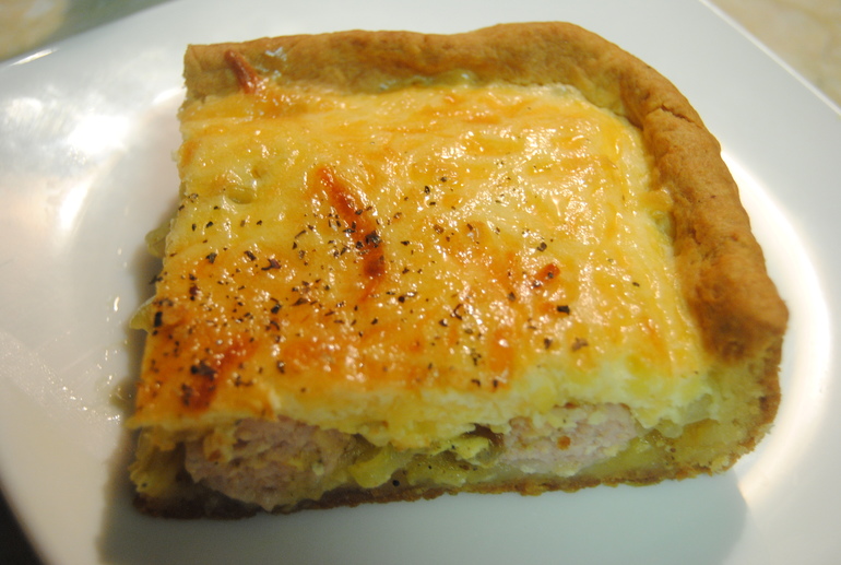 Луковый пирог с мясными шариками