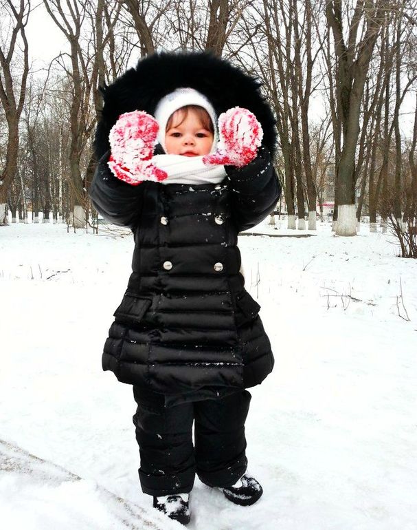Мы пойдем сейчас гулять, Но не будем замерзать. !