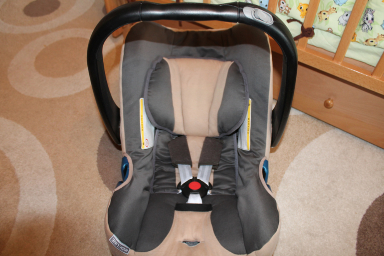 Продам автокресло ROMER Baby-Safe Plus II