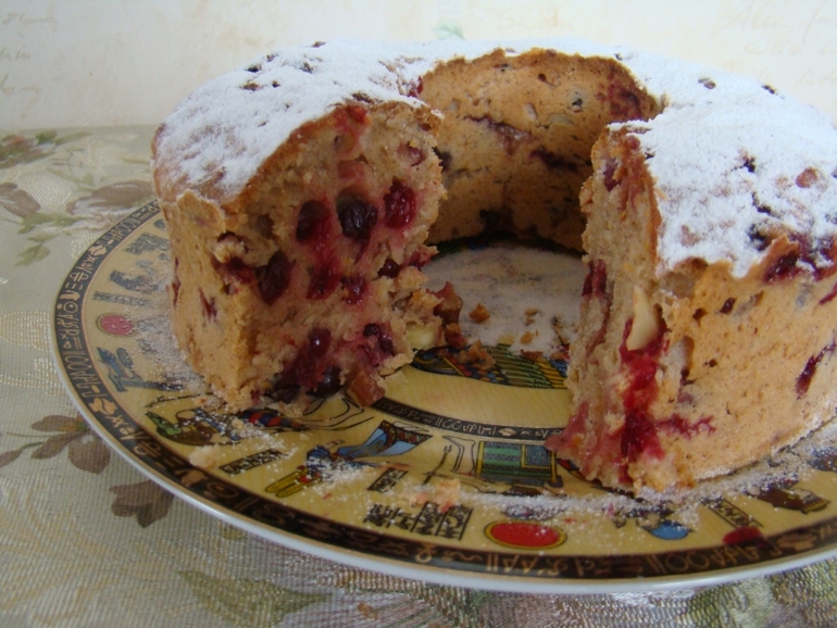 Шведский пряничный кекс с клюквой и орехами.