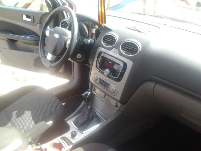 Продаю Ford Focus         СРОЧНО!!!!!