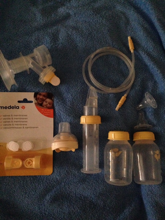 Молокоотсос Medela Swing и подарки