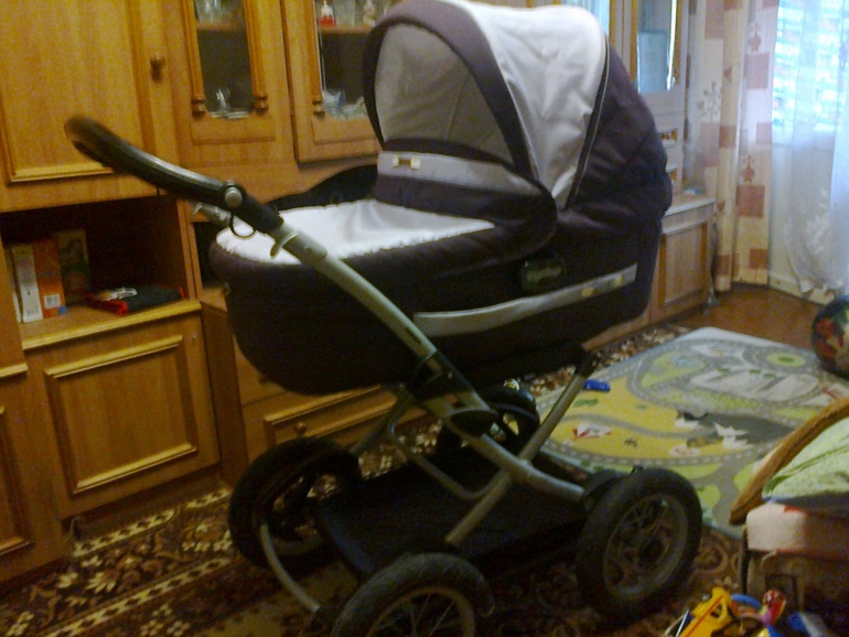 Коляска-люлька Peg-perego Young auto