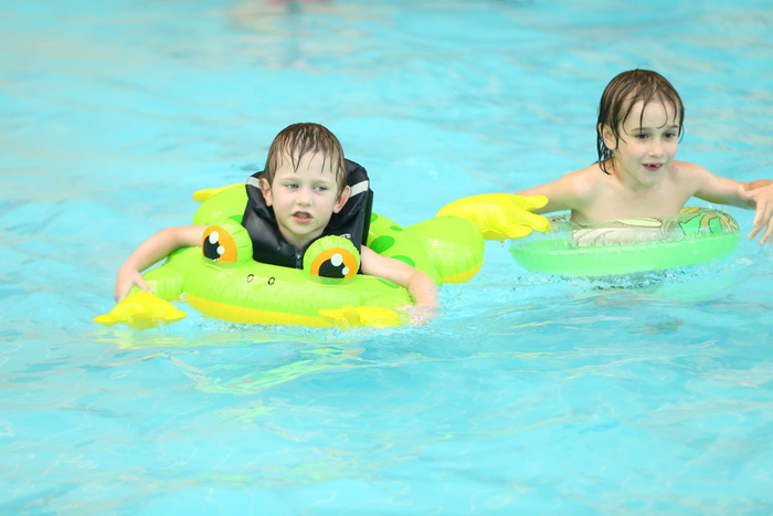 Целый день в аквапарке