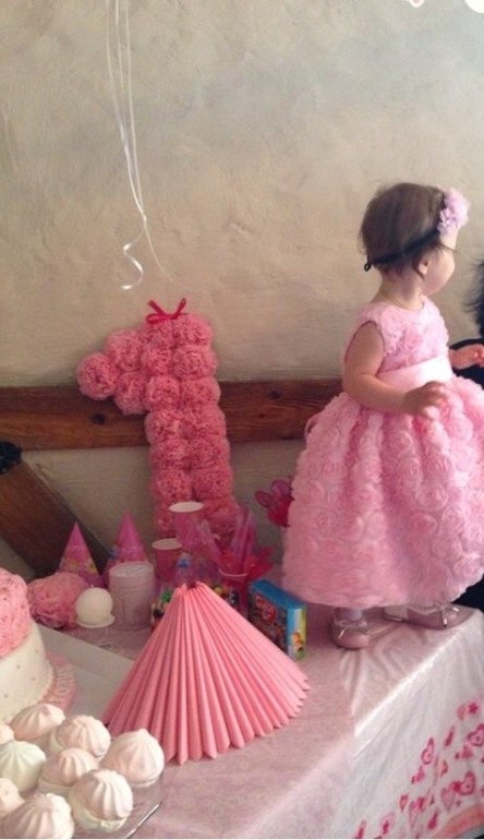 Тортик на годик милой леди