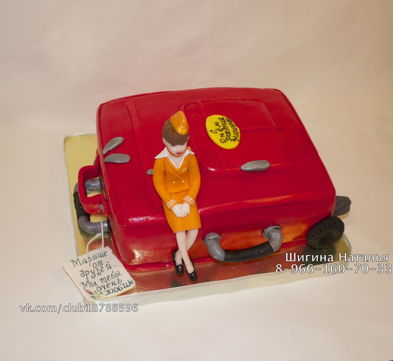 Торт стюардесса на чемодане.