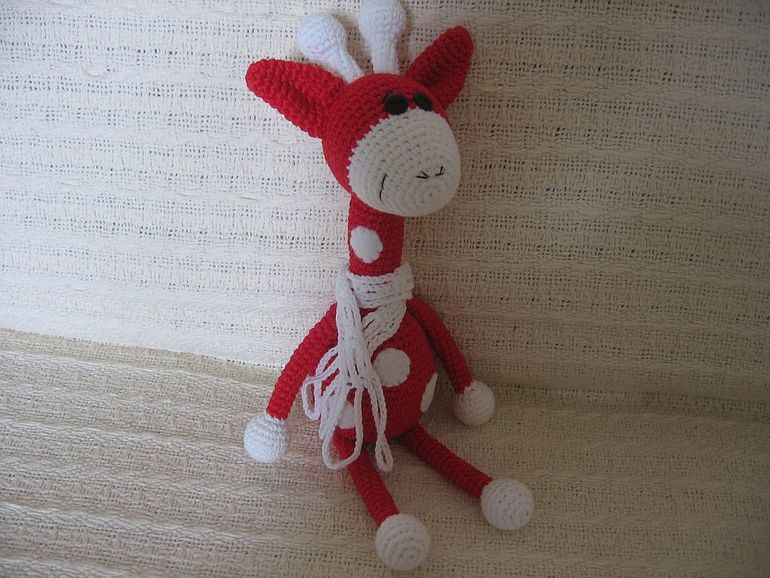 Красный жирафик