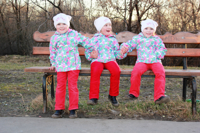 мои тройняшечки на прогулке