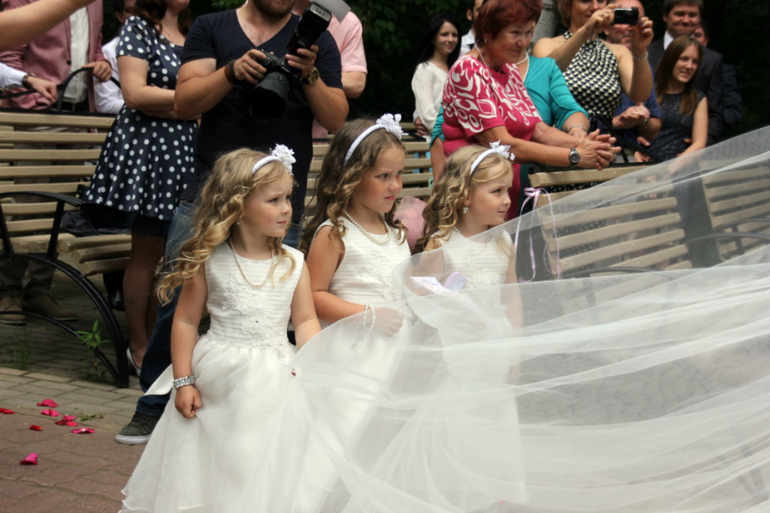 тройняшки на свадьбе