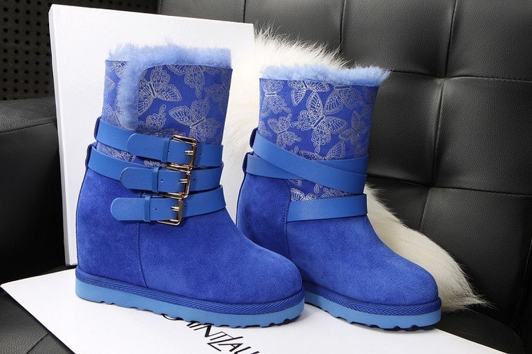 СРОЧНО!!! ПРОДАМ, УГГИ на танкете,разм 40 ( стелька 25см).новые. цена 3500руб.