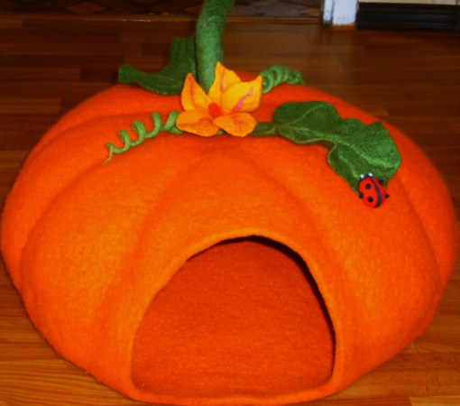 Домик для кошки или маленькой собачки из шерсти!