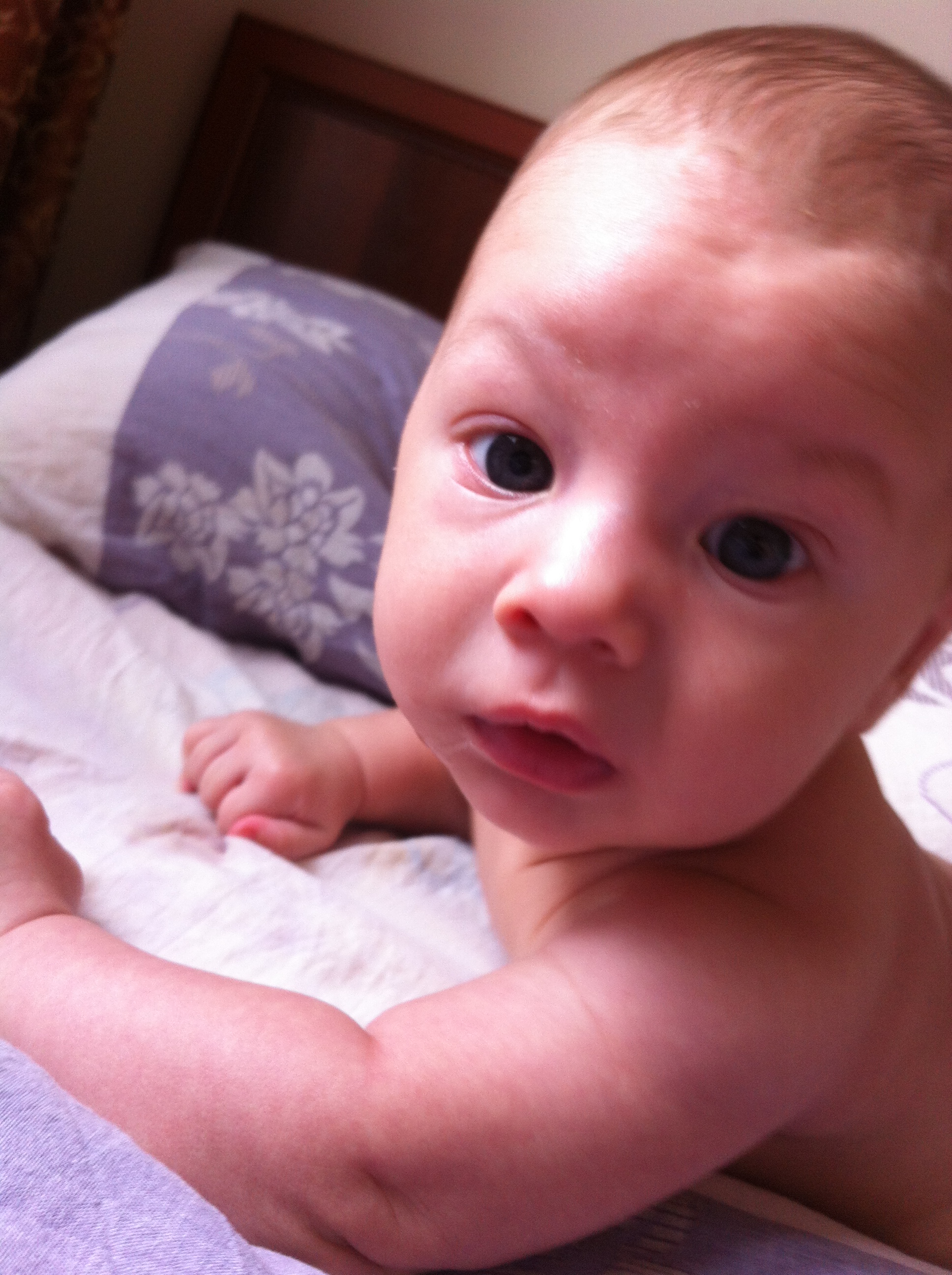 три дня назад Никитке было 3 месяца,а нам год)))