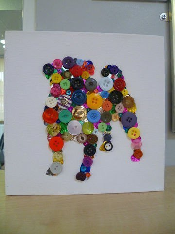 ПОДЕЛКА ИЗ ПУГОВИЦ И БУСИН