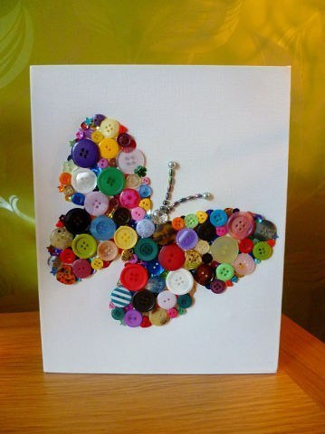 ПОДЕЛКА ИЗ ПУГОВИЦ И БУСИН