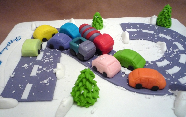 Зима, пробки...) Мальчику на 2 года.