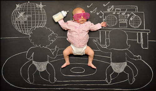 Очередная оригинальная идея для фотосъемки спящего малыша :)