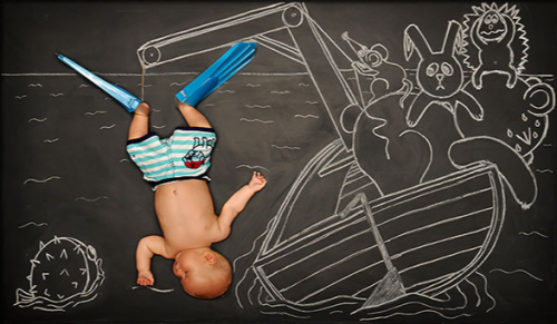 Очередная оригинальная идея для фотосъемки спящего малыша :)