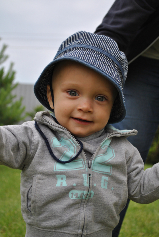 Андрюша, годик +1 неделька