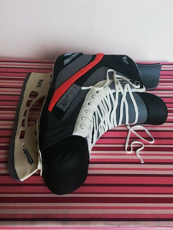 Конёк хоккейный и капы для друга Рамиля:)