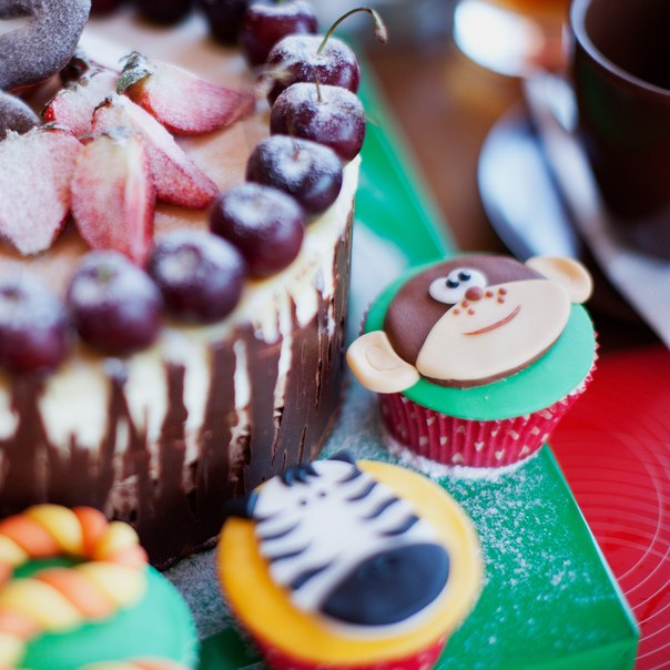 Снова три шоколада и капы детские:)