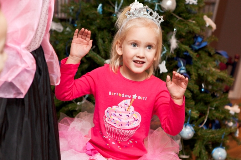 В этот день каждый год идет снег.