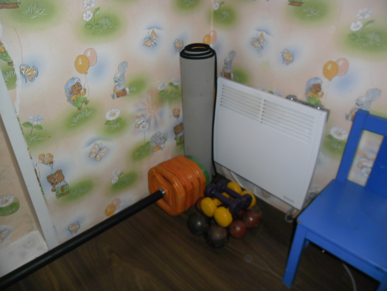 Home, sweet home . 12 марта. В дальнем углу.