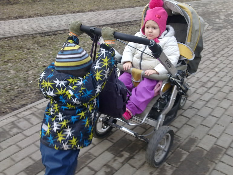 У мамы троих погодок руки тоже бывают свободны иногда