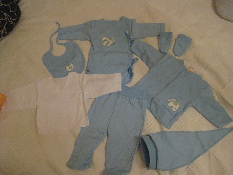 Одежки на выписку.