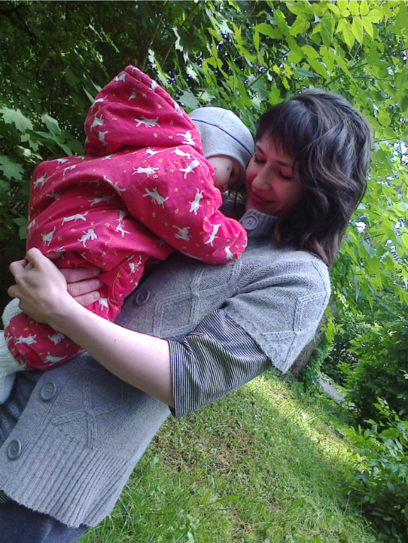 Состригла свои косы.Уууу какое облегчение)))Но Матвей всё равно найдёт что дёргать)Счастливая азиза,замотала свою макушку)