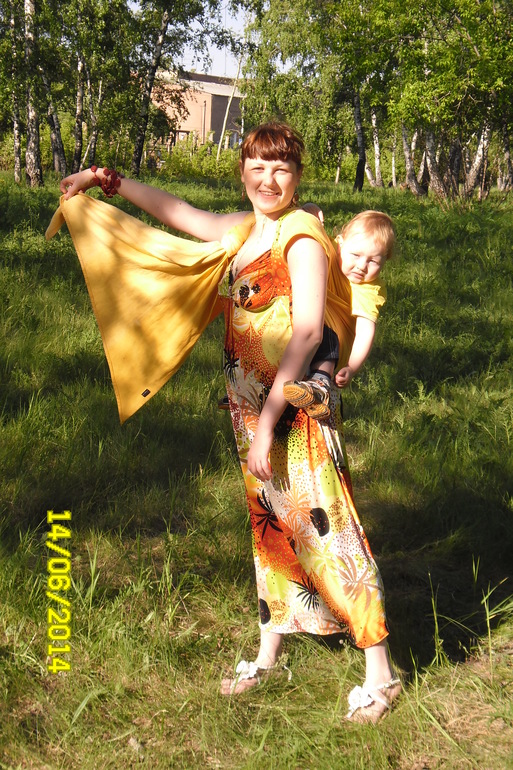 Слингостиль с намеком на этнические мотивы.