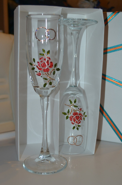 Бокалы инкрустированы кристаллами Swarovski!!!