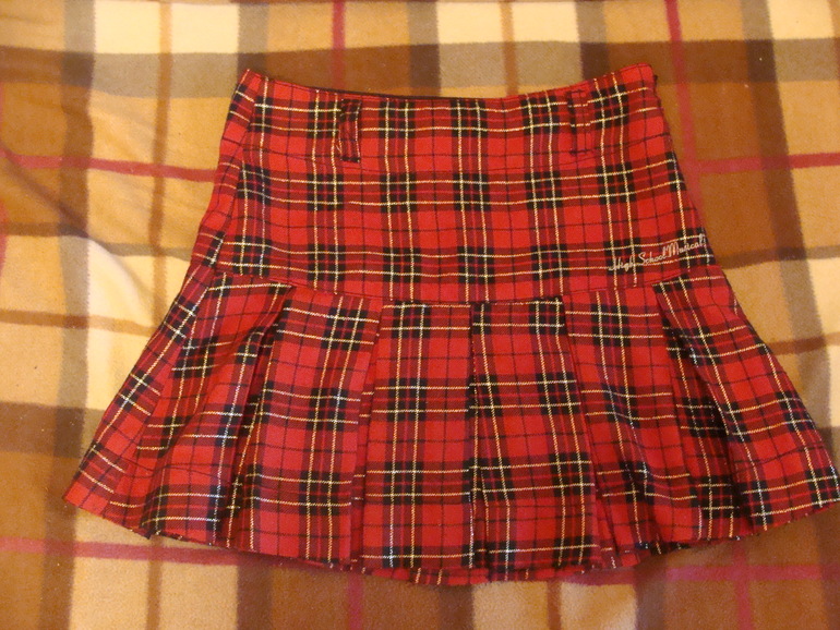 Продаю вещи на девочку 10-12 лет по символической цене!