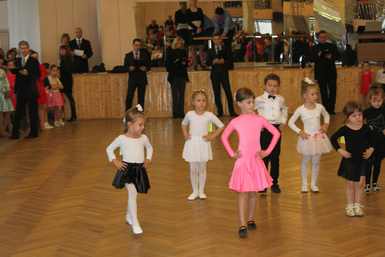 Бальные танцы для самых маленьких,возраст 3-5 лет (строго не больше)