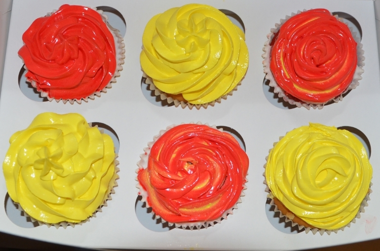 Яркие  весенние капкейки