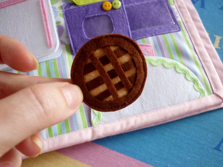 Кукольный домик-сумочка.