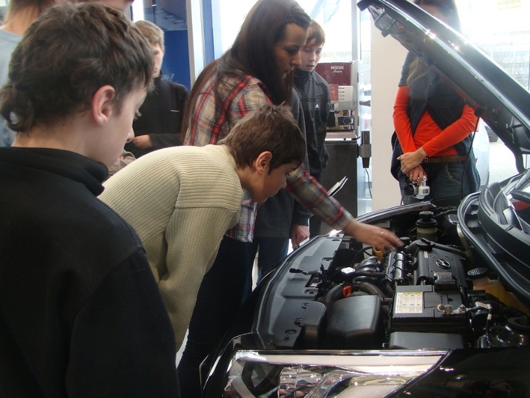 Воспитанники Запрудненской школы-интерната посетили автосалон