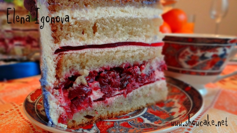 Торт кремовый с тюльпанами и ирисами.