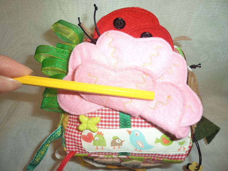 Развивающий кубик "Насекомые-птички и ёжик":)))