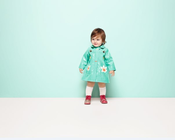 Тем временем, пока в наших магазинах полным ходом распродается старая коллекция по очень теплым ценам, мы хотим показать вам, что-то НОВЕНЬКОЕ... Начинаем выкладывать фото из новой коллекции, мы готовимся к весне... Совсем скоро!