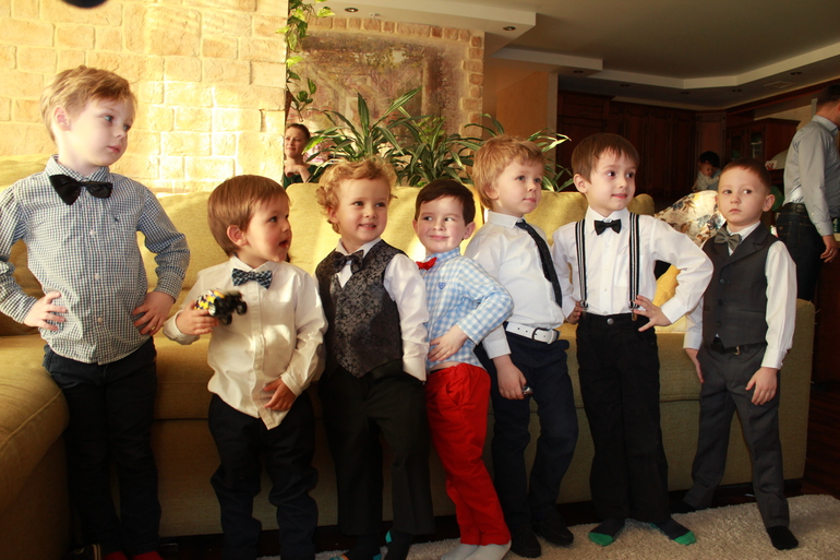 Сыну уже 3 года.где отмечать- дома или в кафе?