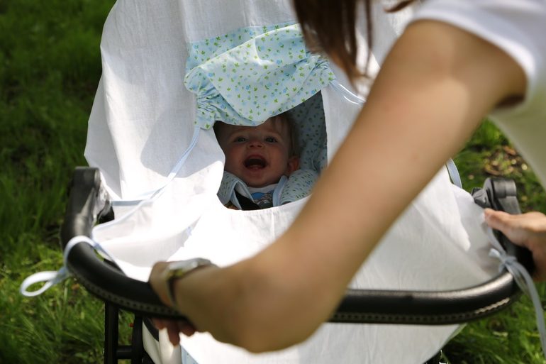 Тестирование накидок от солнца на коляску Mammie